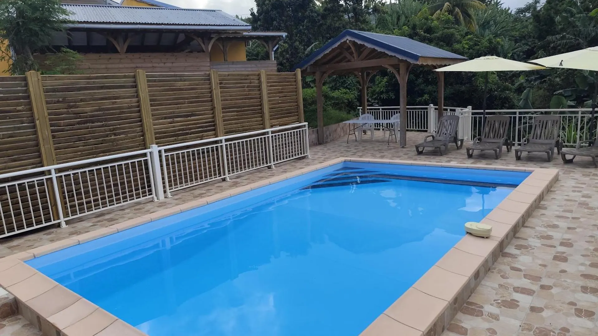 Apartman Studio Fressinette Ou F3 Charme Exotique - Capesterre-Belle-Eau, Balcon, Vue Mer Et Proche Plage